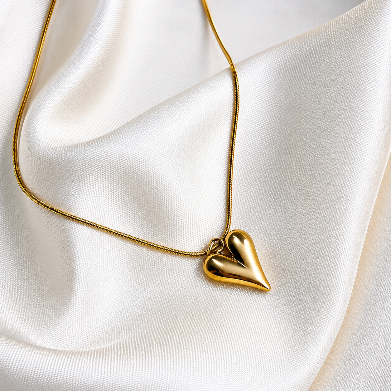 Minimal Gold Heart Pendant Necklace