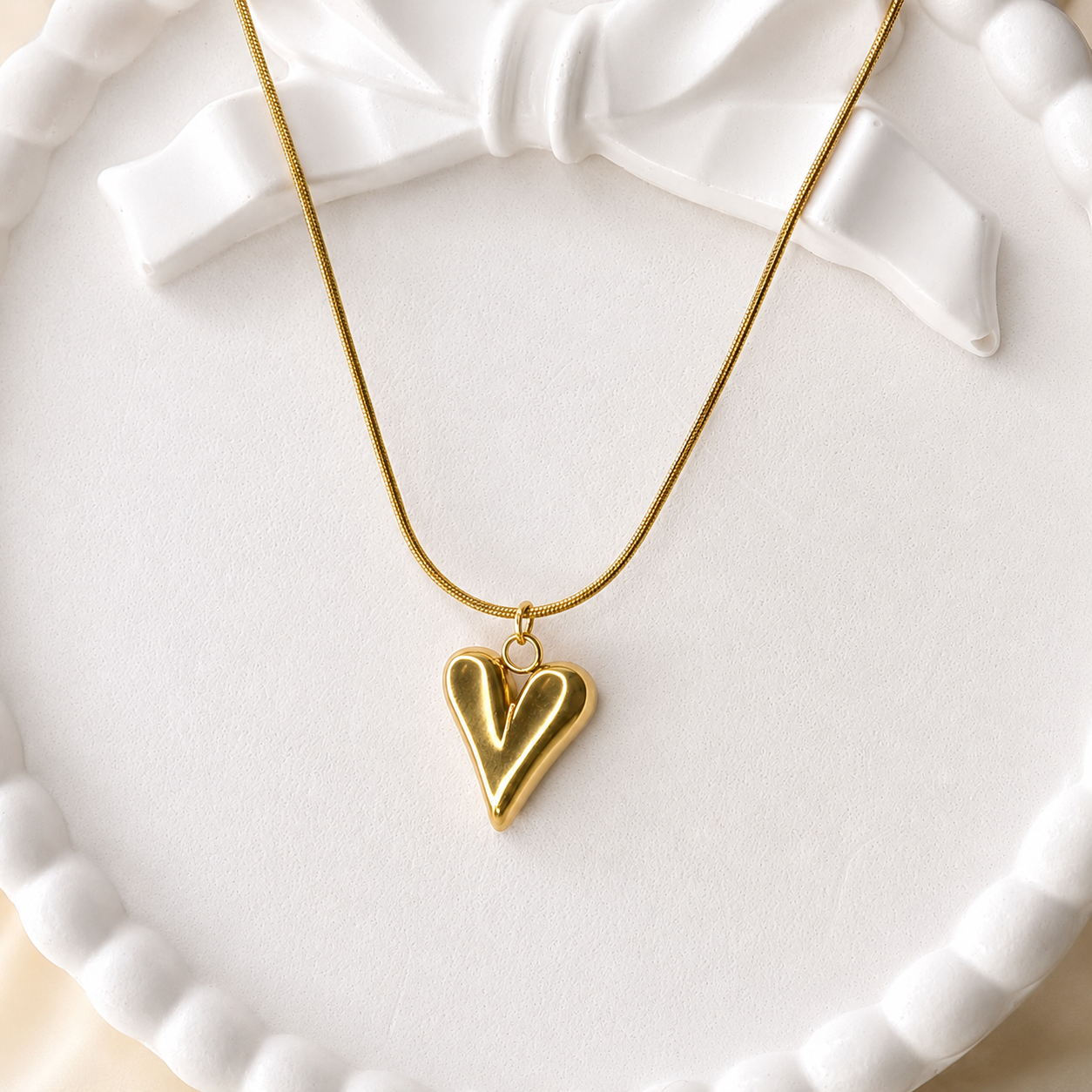 Minimal Gold Heart Pendant Necklace