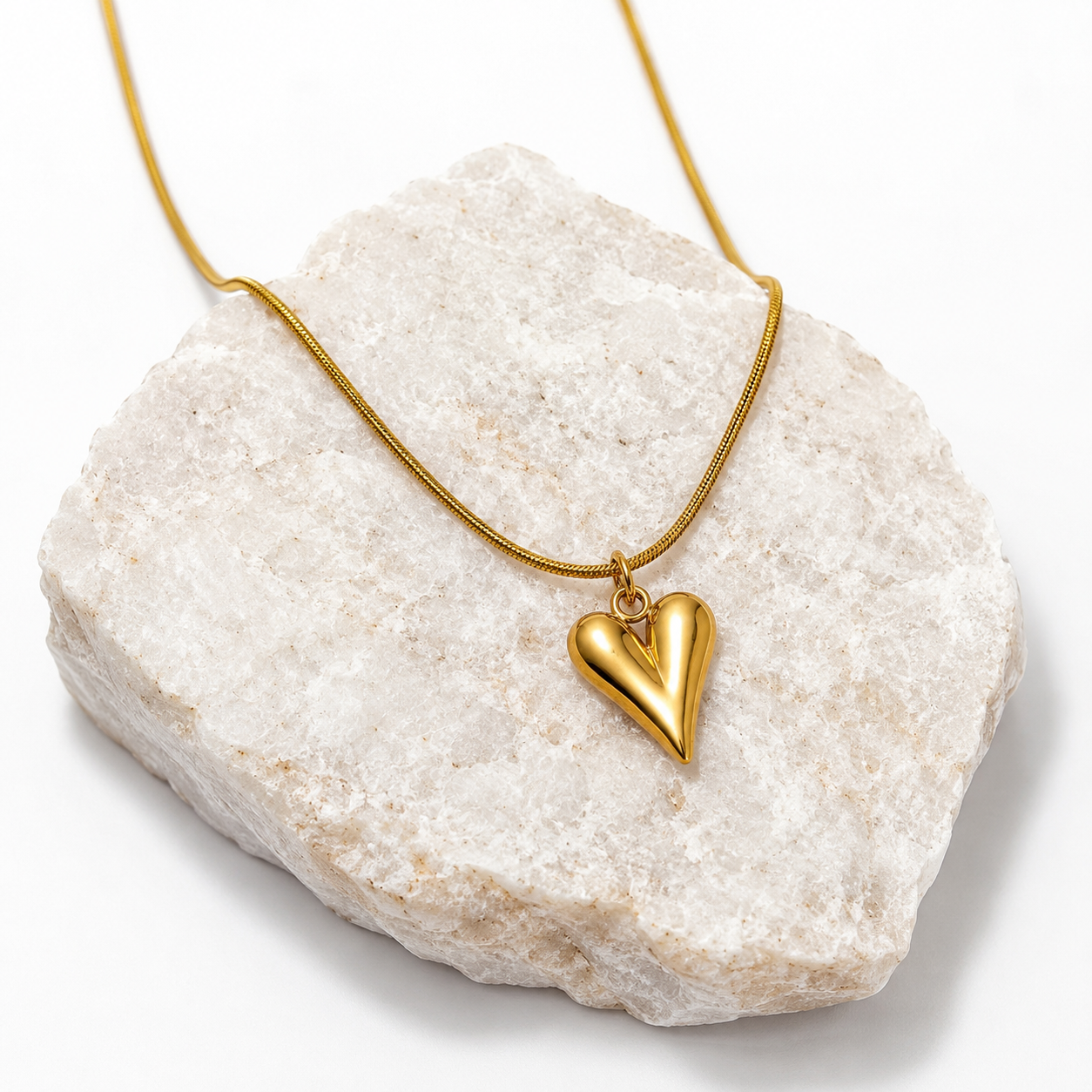 Minimal Gold Heart Pendant Necklace